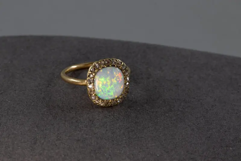 Bague 1900 opale et diamants