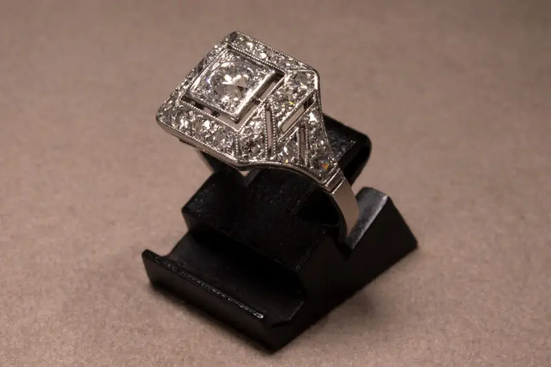 Bague carrée platine diamants 1930