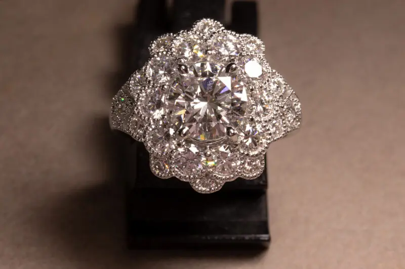 Bague marguerite diamants moderne