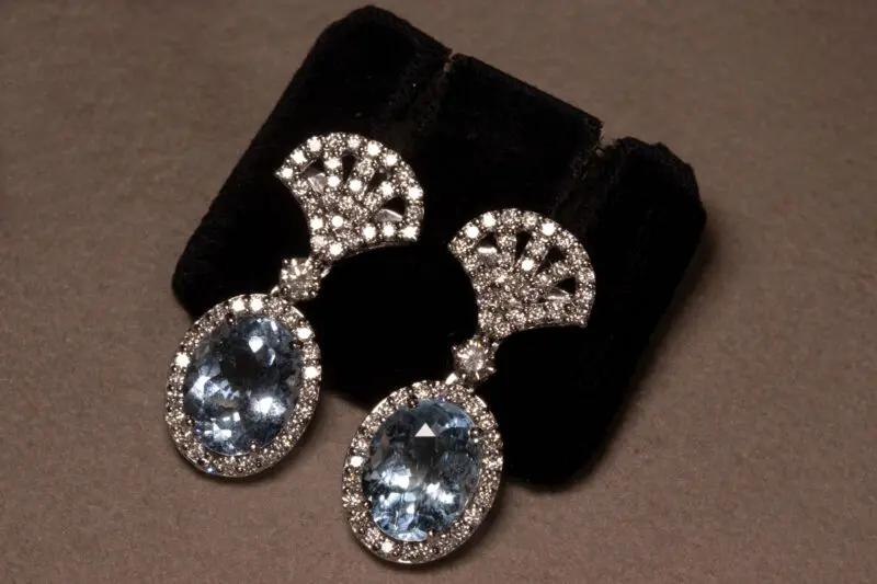 Boucles d'oreilles pendants aigue-marine diamants