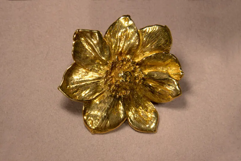 Broche Claude Lalanne en or